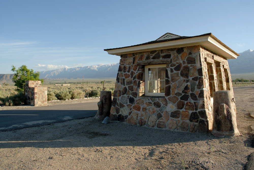 Entrance of Manzanar memorial along Hwy 395 5-13-06-1