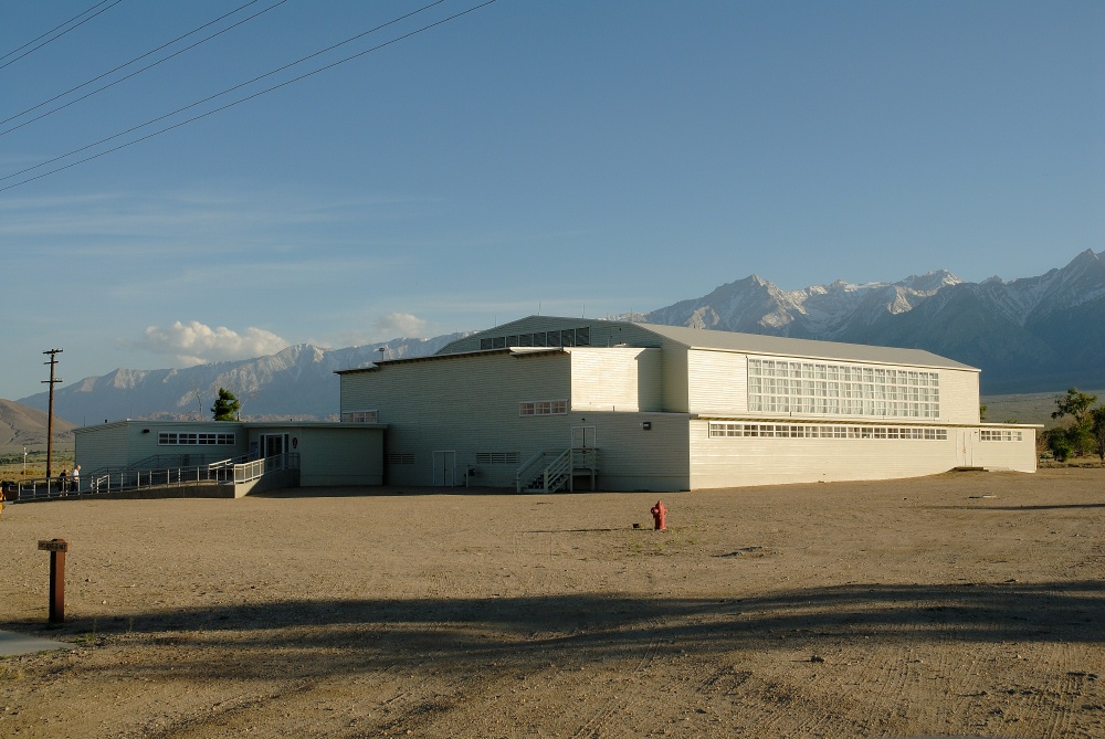 interpretive center at Manzanar memorial along Hwy 395 5-13-06-1