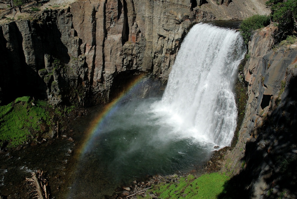 Rainbow Falls at Mammoth-1 8-1-06