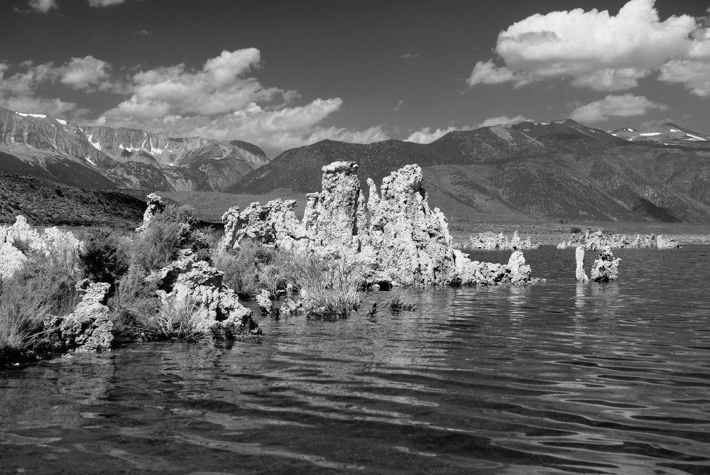 Tufa formation at Mono Lake-6bw 8-4-06