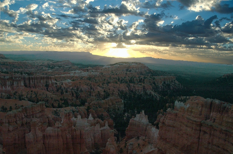 GT-Sunrise over Bryce Canyon Ampitheater UT-1 9-1-05